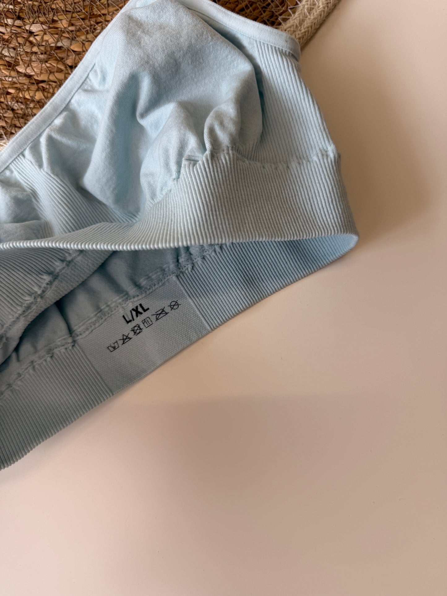 Топ на тоненьких бретелях L/XL (Є ДЕФЕКТ)