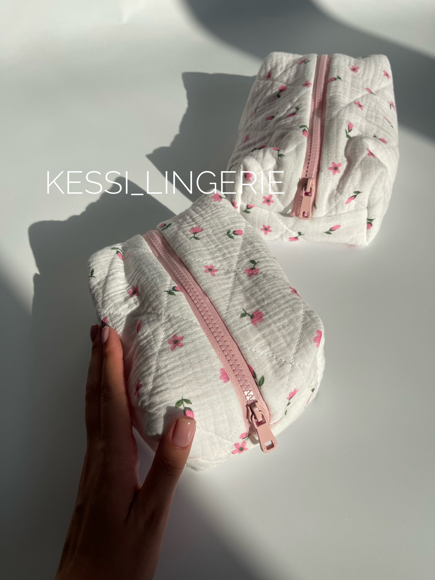 Косметичка з квітковим принтом 🌷