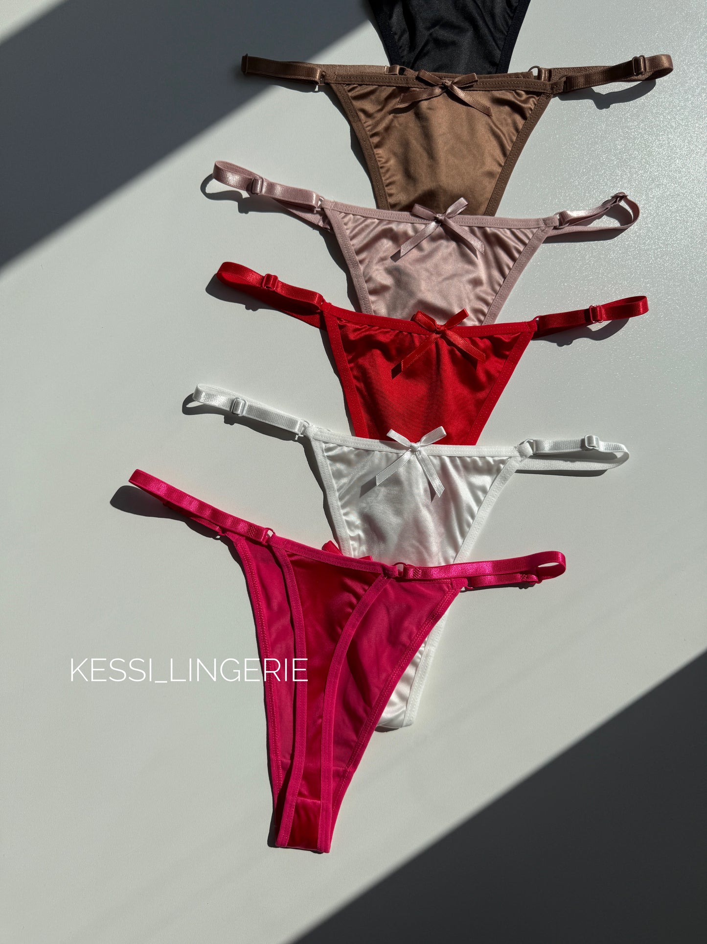 Стрінги на регуляторах (00790)