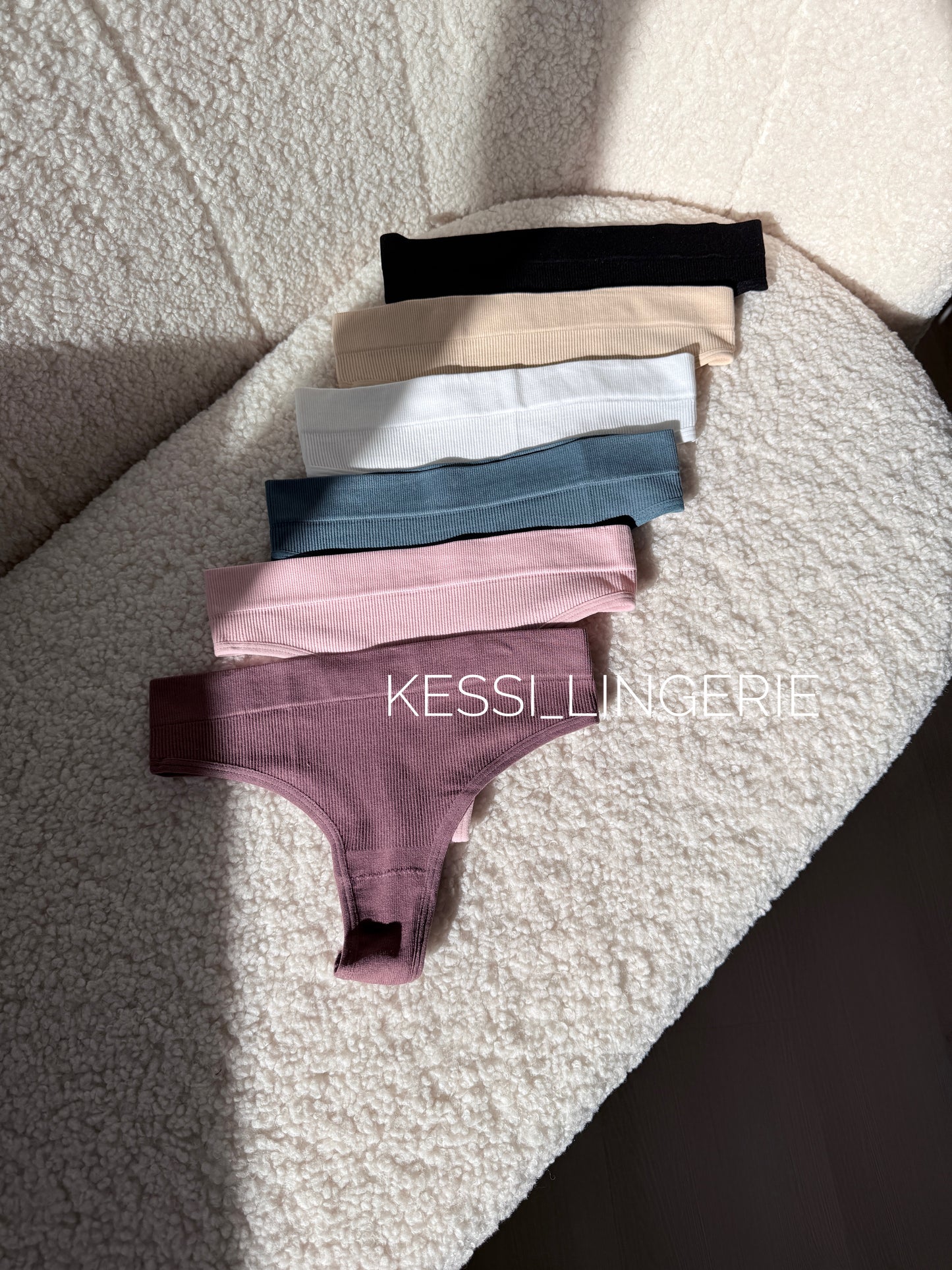 Стрінги в рубчик (00908)