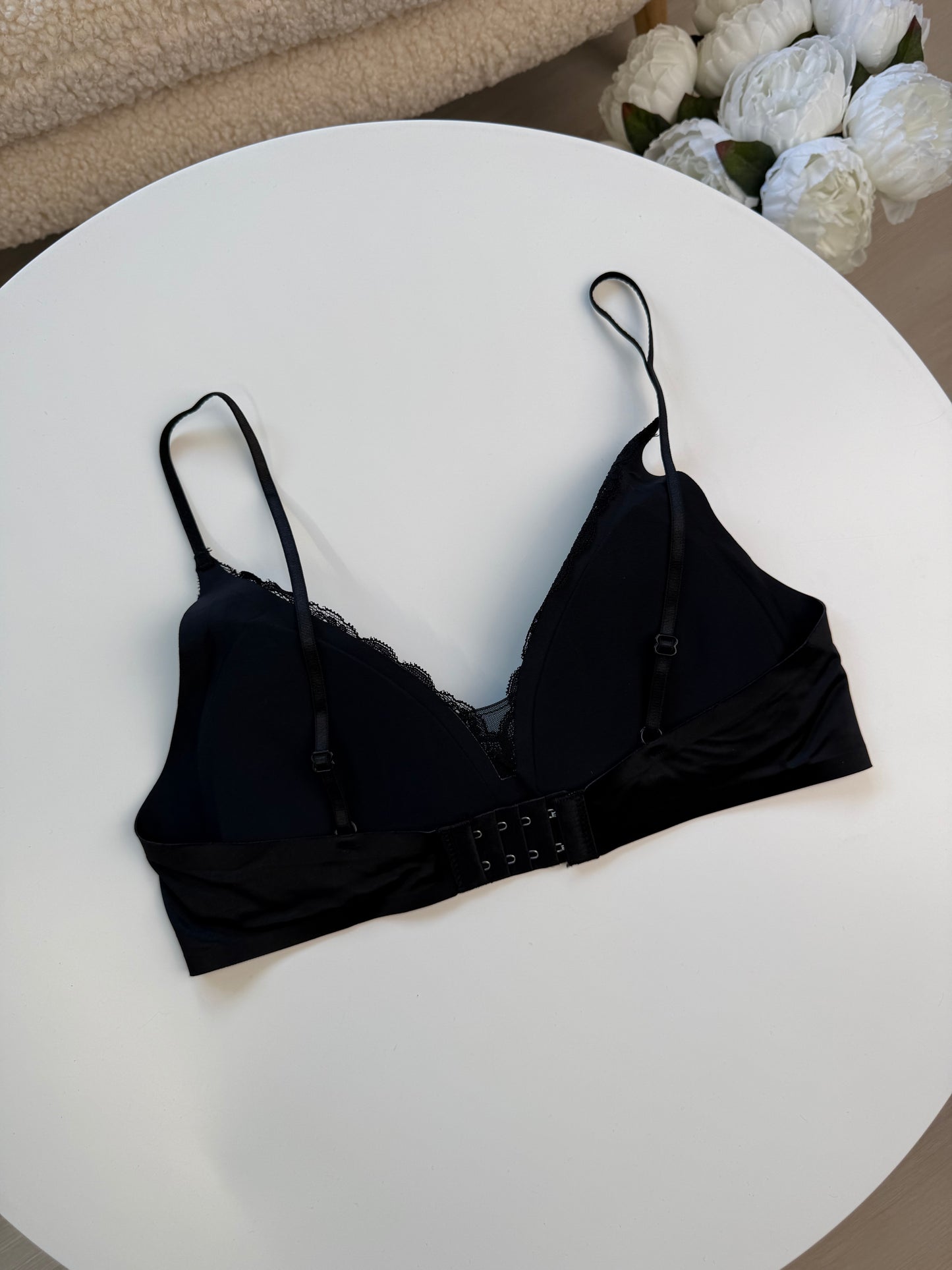 Гладкий топ з мереживом (Є ДЕФЕКТ)