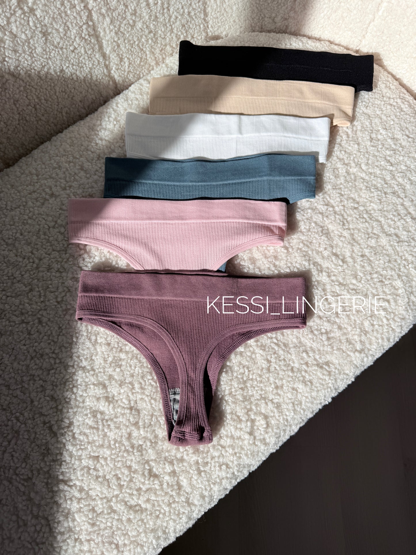 Стрінги в рубчик (00908)