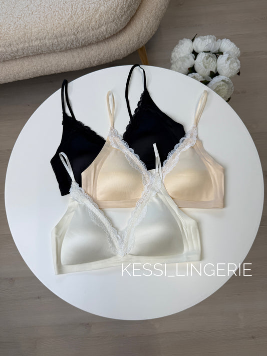 Гладкий топ з мереживом (00870)