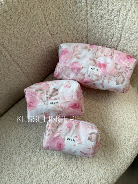 Косметичка у квітковий принт 🌸