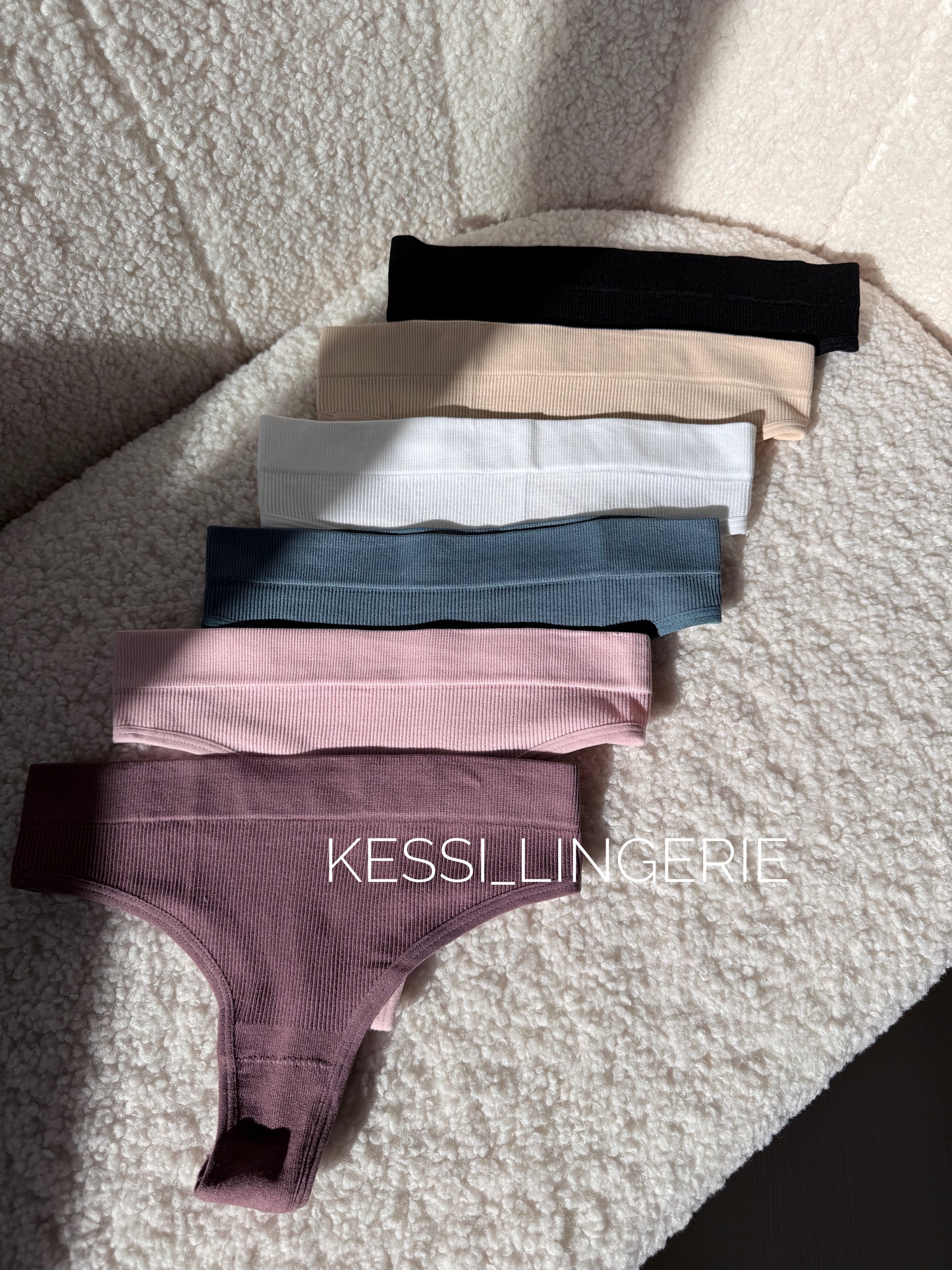 Стрінги в рубчик (00908)