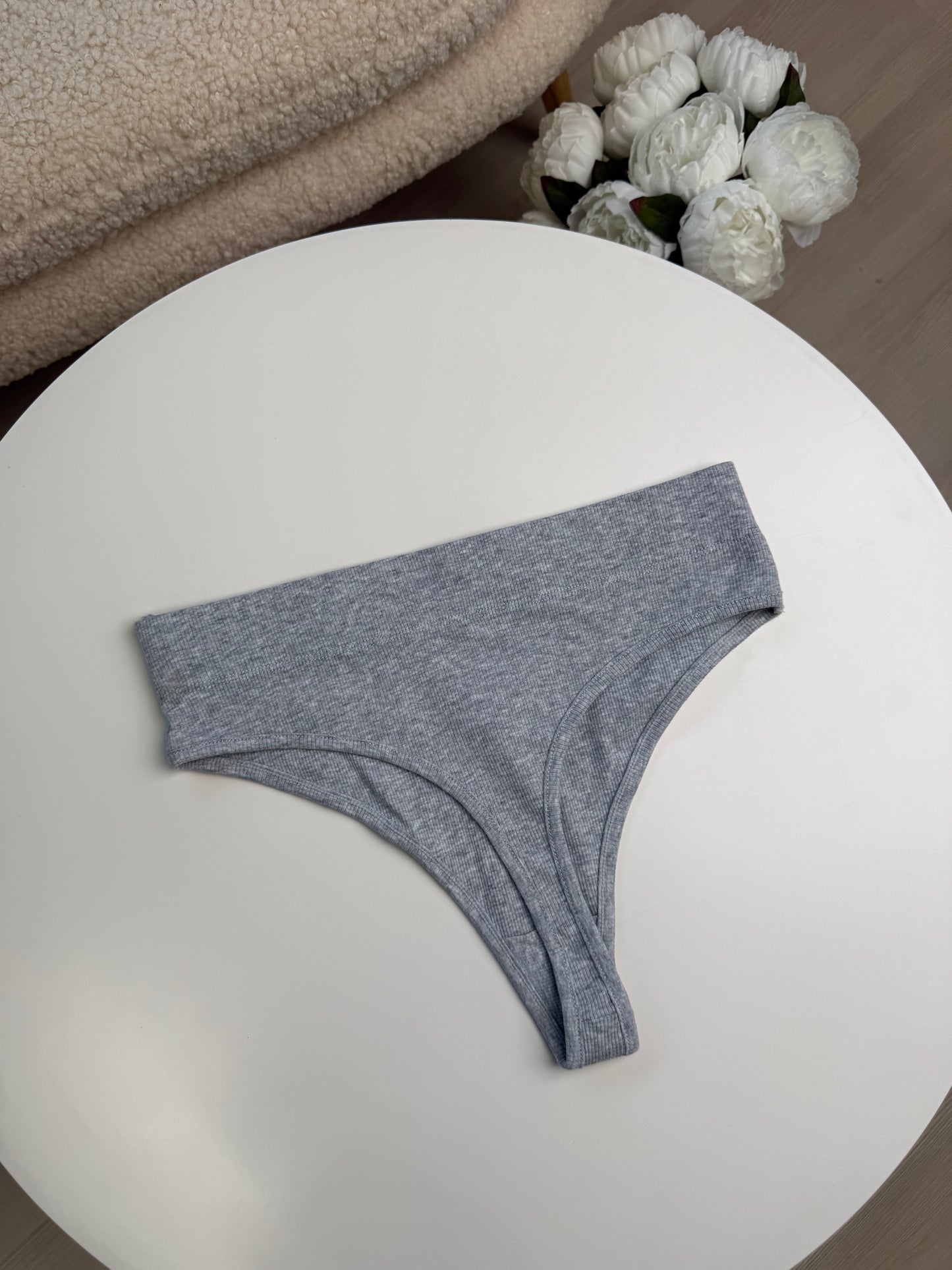 Стрінги на високій посадці (Є ДЕФЕКТ)